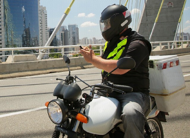 Foto 1 - Entregador de bicicleta e motoboy por aplicativo